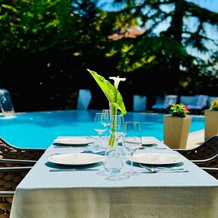 Hotel Arupinum Ровин Екстериор снимка